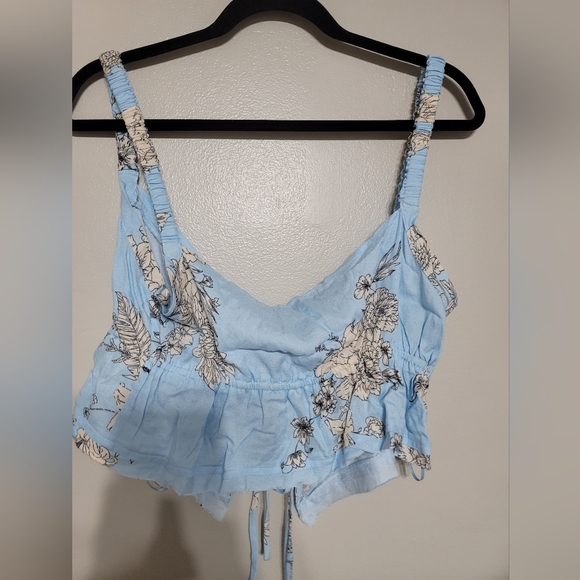NWT Gab & Kate pastel blue and white floral crop top Size L 100% Rayon - Picture 10 of 10
